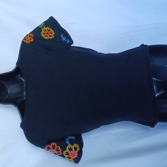 August Silk Light weight sweater, Size Petite Small, Floral Print, embroidered - Picture 4 of 5